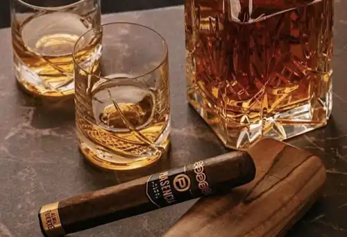 Be a Voyeurlife VIP (Scotch and cigars Image)
